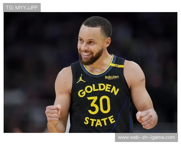 库里压哨三分再度命中，全场高呼不可思议